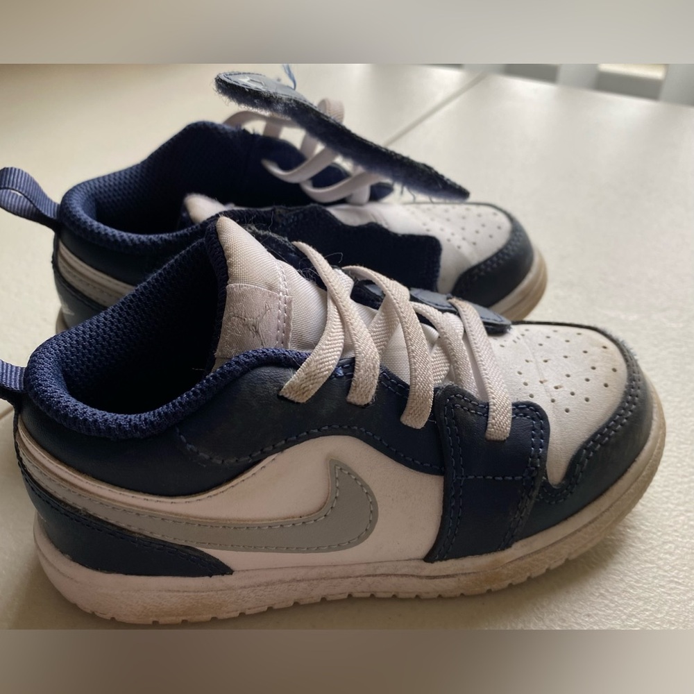 Used boys 9c Nike Shoe